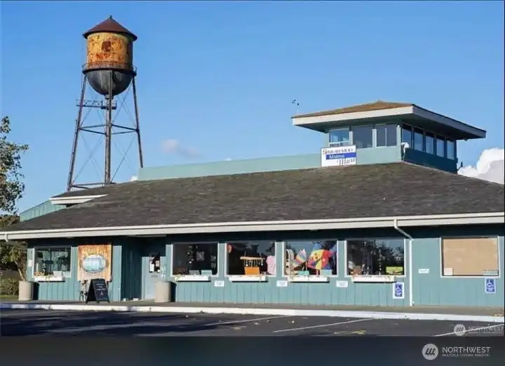 Marina office and cafe