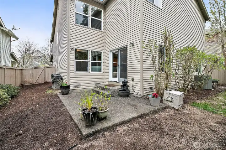 Back Patio area perfect for building a deck