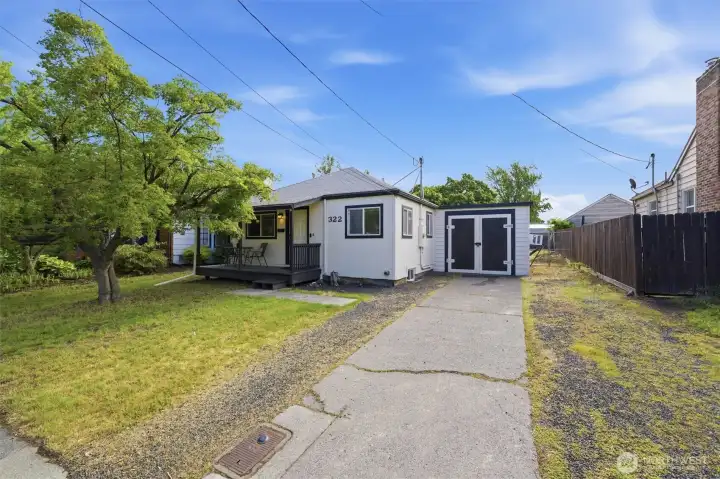 Front of home 3/4