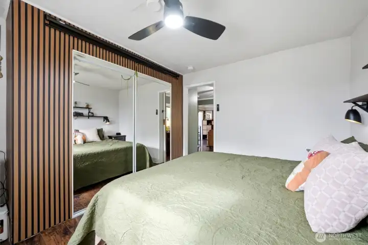Main bedroom to main bedroom door