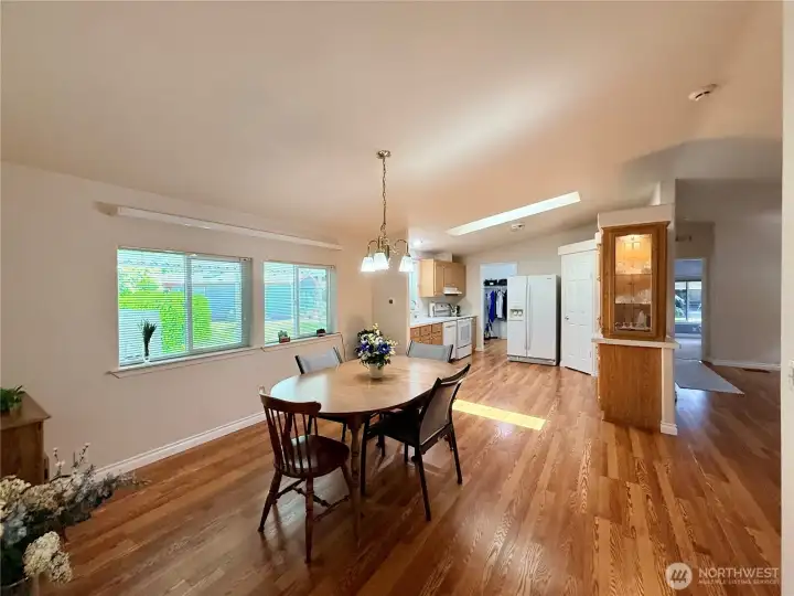 Dining area, wi