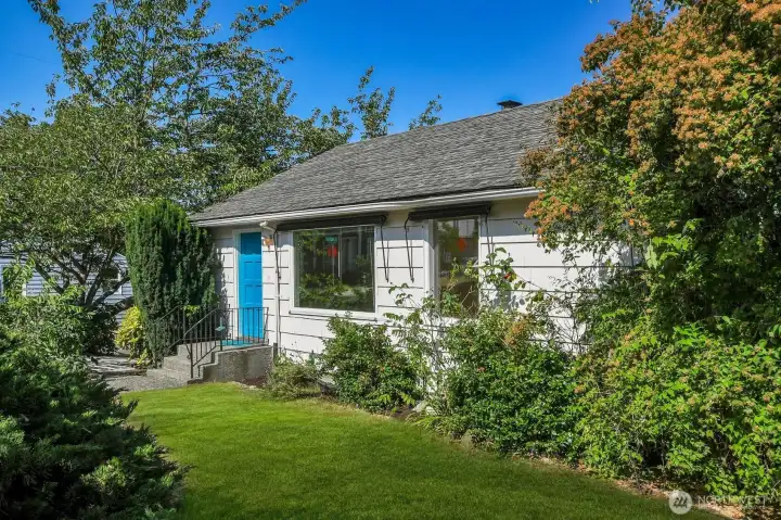 Welcome to this sunny (and spacious!) 1944 bungalow in Greenwood. Welcome to this sunny (and spacious!) 1944 bungalow in Greenwood.