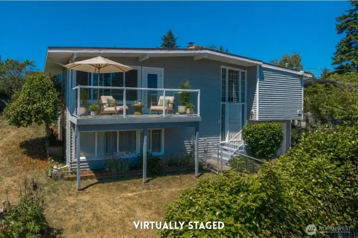 Front Balcony overlooking the beautiful sunsets, new siding in 2019 Front Balcony overlooking the beautiful sunsets, new siding in 2019