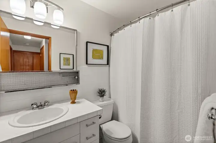 2nd floor main bathroom