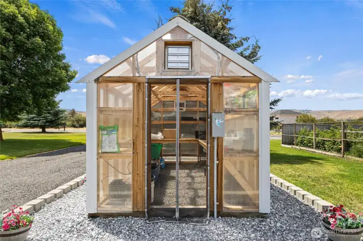 Greenhouse with electricity