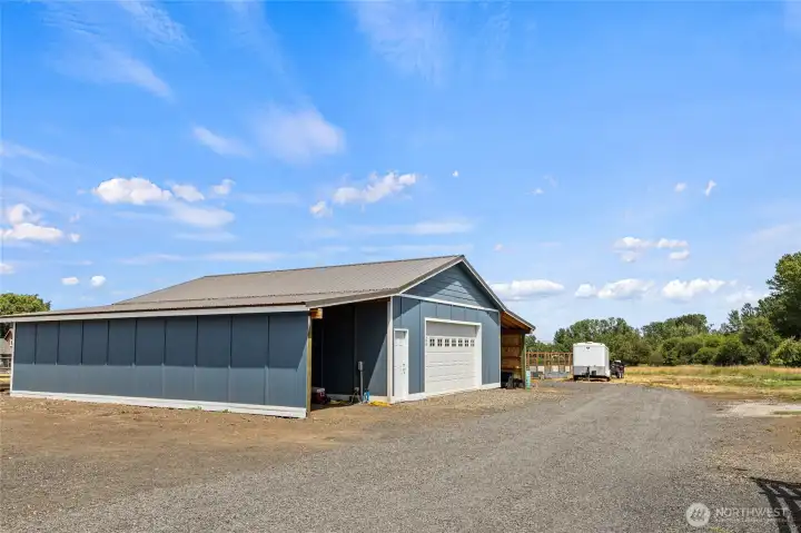30x40 shop with lean to's that add another 12 feet to each side.