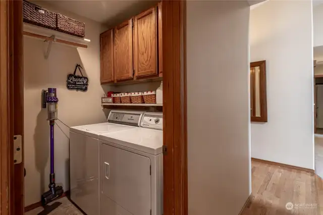 Laundry room, appliances stay!