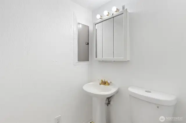 1/2 Bath