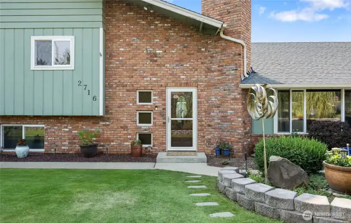 Welcome! Inviting brick exterior with a touch of mid-century vibes