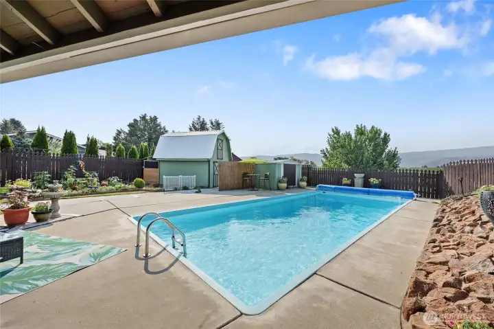 16 x 36 fiberglass pool