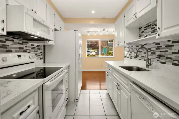 Updated Kitchen w/Newer Appliances