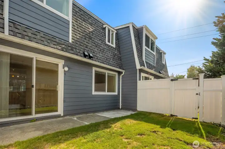 Dog run, garden, BBQs, the possibilities are endless!