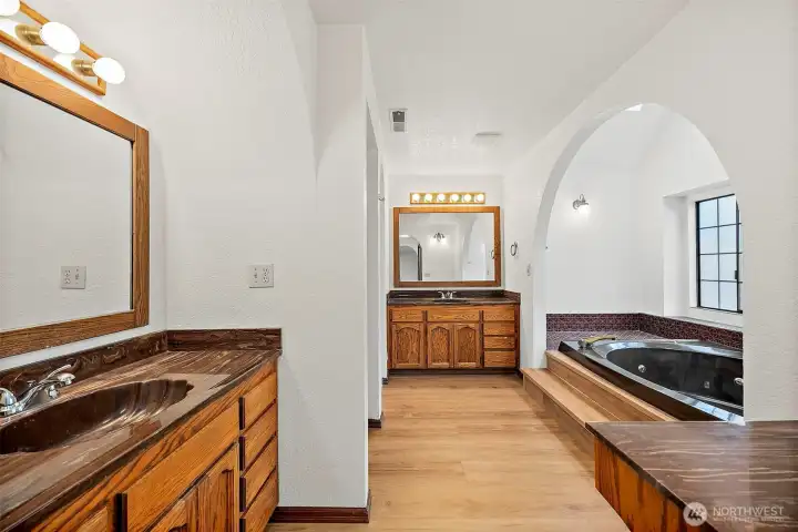 Primary 5 piece bathroom