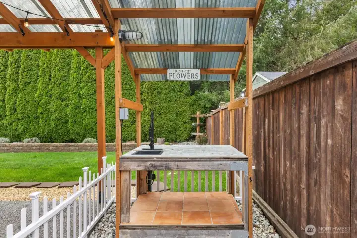 Potters bench plumbed with water!