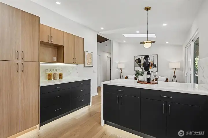 You'll love prepping your meals in the light & bright kitchen while overlooking the backyard