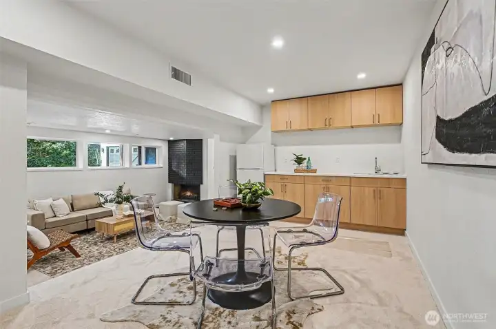 Wet bar & game room
