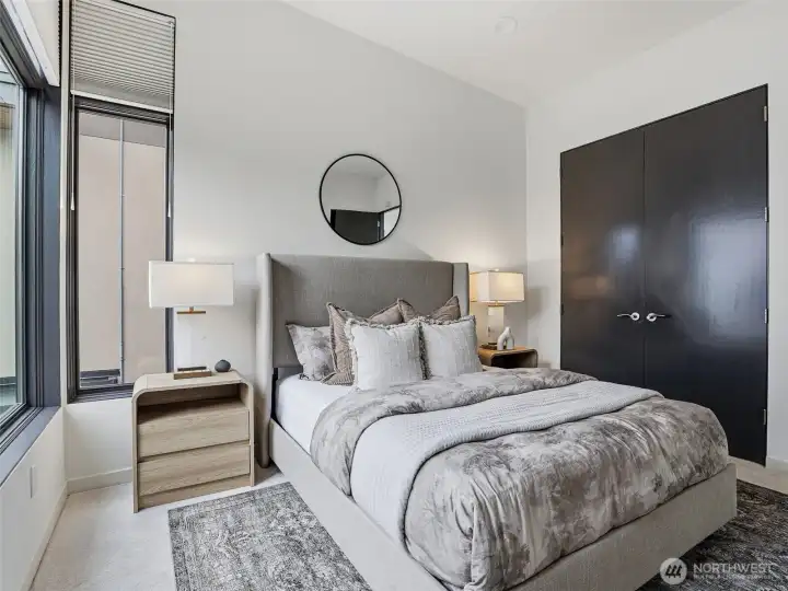 2nd Bedroom w/ en-suite bathroom