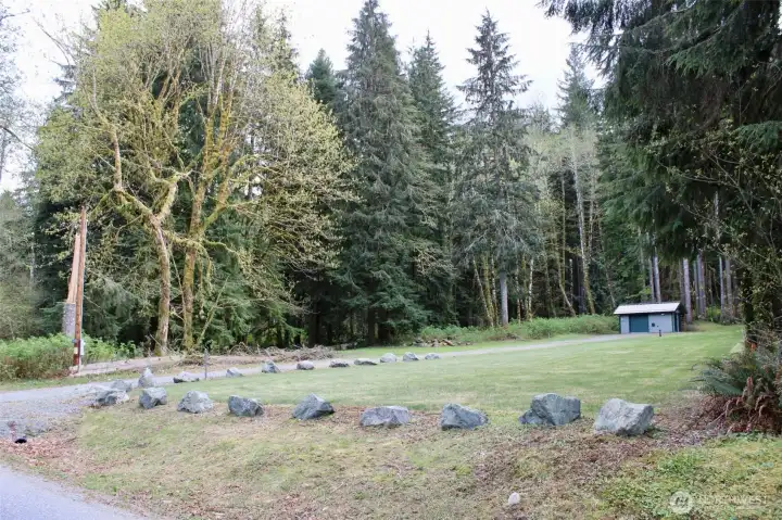 Easy access even in winter when the lake gets snow.