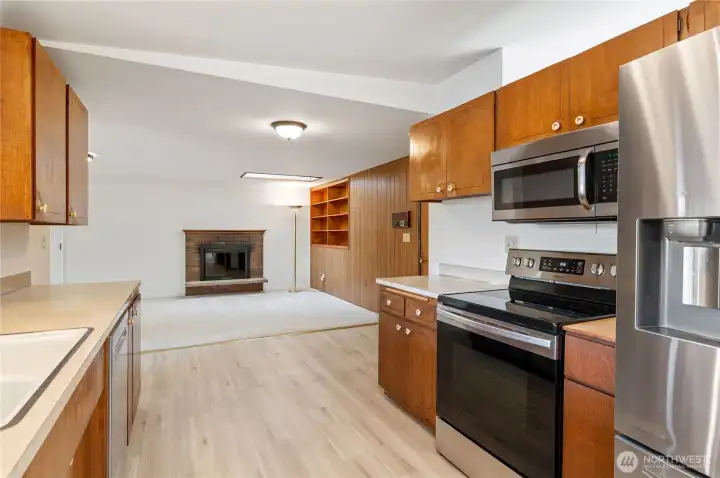 (3) kitchen from dinette