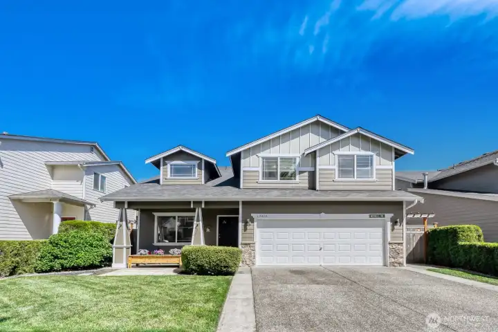 BEAUTIFUL 4 BEDROOM HOME, GREAT LOCATION IN MILL CREEK.