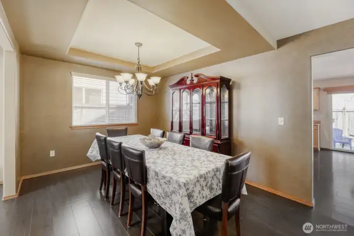 FORMAL DINING ARE IS IDEAL FOR SPECIAL MEALS. EASILY SEATS 8 OR MORE.