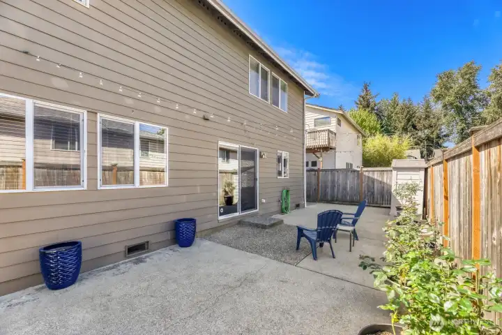 PEACEFUL AND RELAXING PATIO SPACE, PERFECT FOR A SMALL GARDEN OR BBQ .