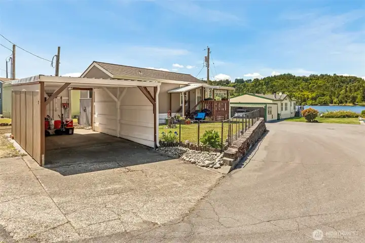 Here is the carport.