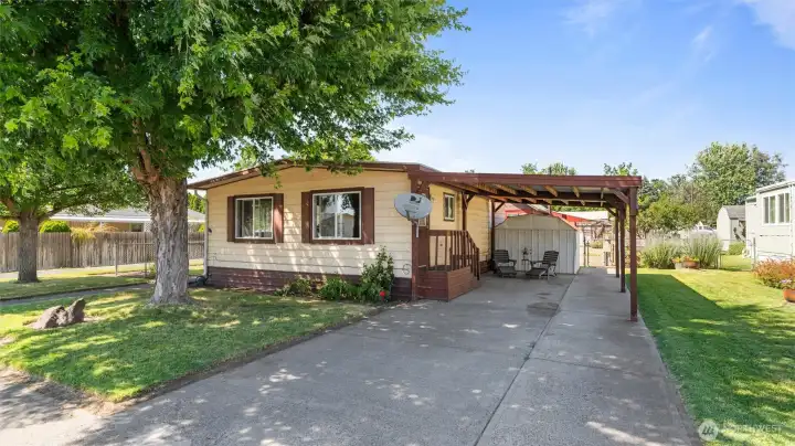 Front with carport