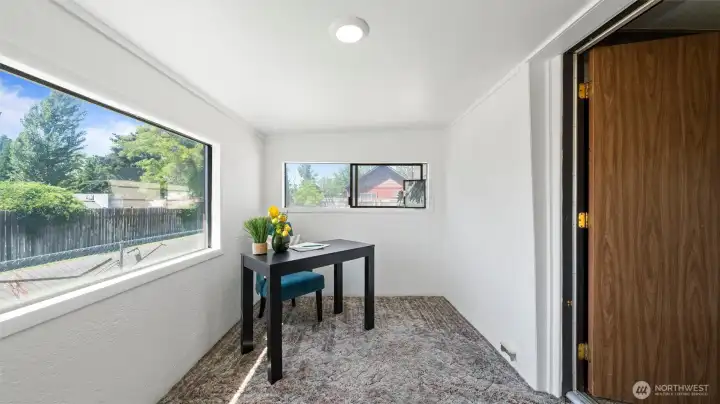 Bonus office/den