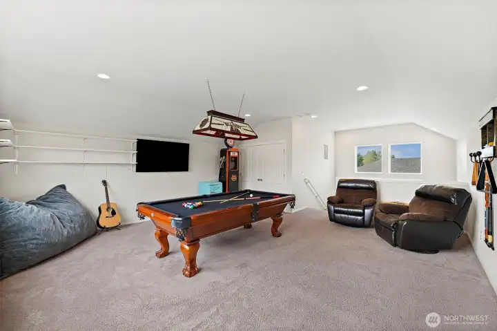 Bonus Room / 5th Bedroom (yes, it has a closet) Bonus Room / 5th Bedroom (yes, it has a closet)