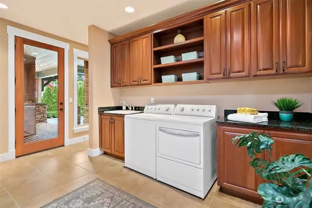 Spacious mud/laundry room on main level