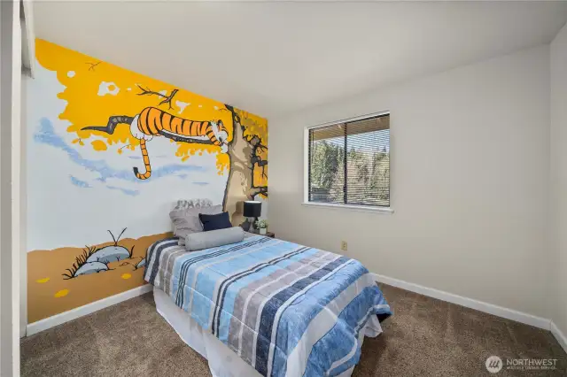 Guess bed 1 w/ cute Calvin & Hobbes mural