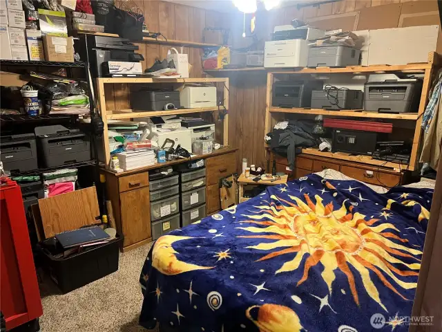Second bedroom.