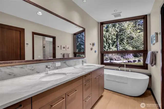 Full bath off the primary bedroom