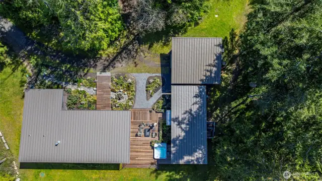 A stunning architectural achievement allowing  indoor and outdoor living to come together.