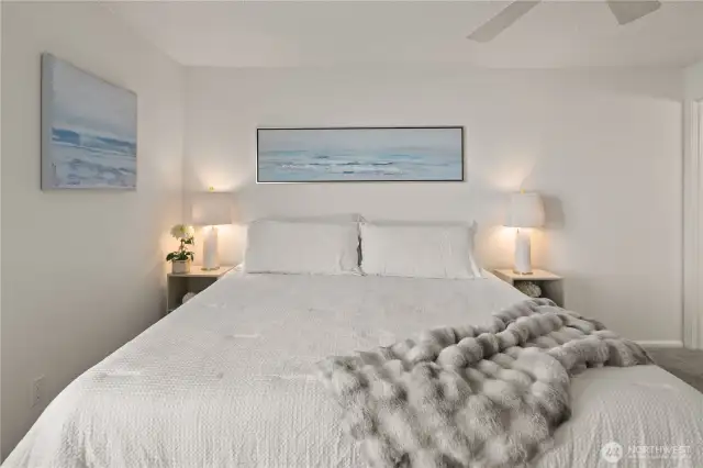 Primary bedroom features a view to the Kirkland marina and lake, and a ¾ ensuite bathroom.