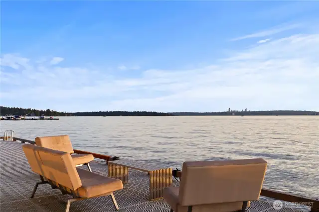 Enjoy your beverage of choice on the shared dock, or pull up your boat and pick up your friends and family.