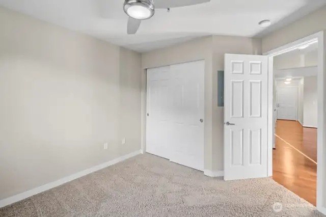 2nd bedroom with ceiling fan.