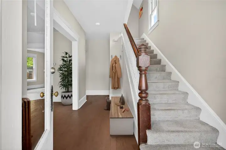 Entry way when you walk in. (Virtually Staged.)