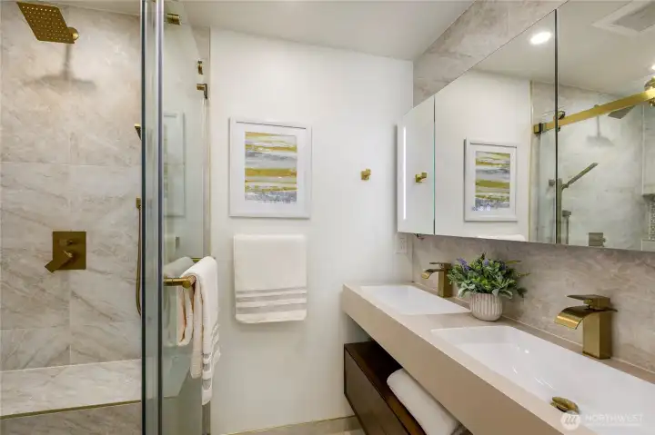 Owner's bathroom