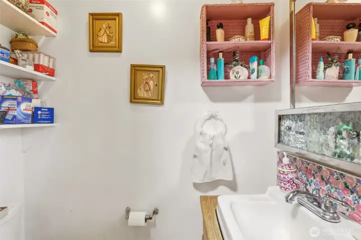 1/2 bath