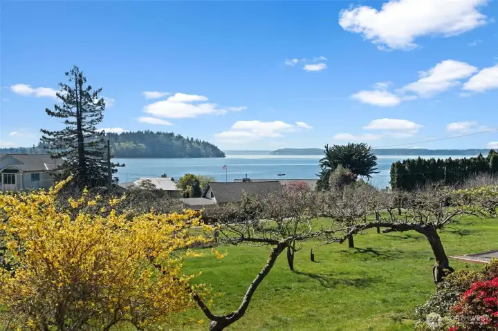 The cabin is set in one of the few waterfront communities where neighbors are friends and you feel like you're part of a Hallmark movie. The cabin is set in one of the few waterfront communities where neighbors are friends and you feel like you're part of a Hallmark movie.