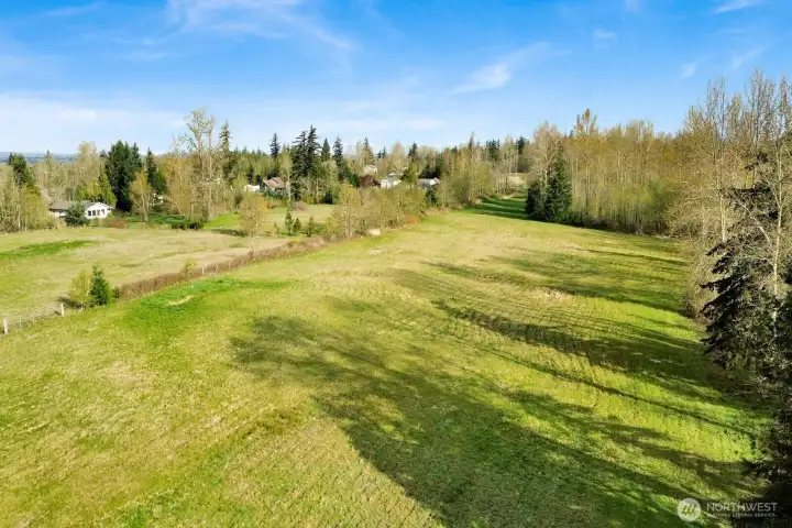 The field offers excellent versatility—ideal for cutting hay or grazing livestock, making it a valuable addition for a variety of agricultural uses.