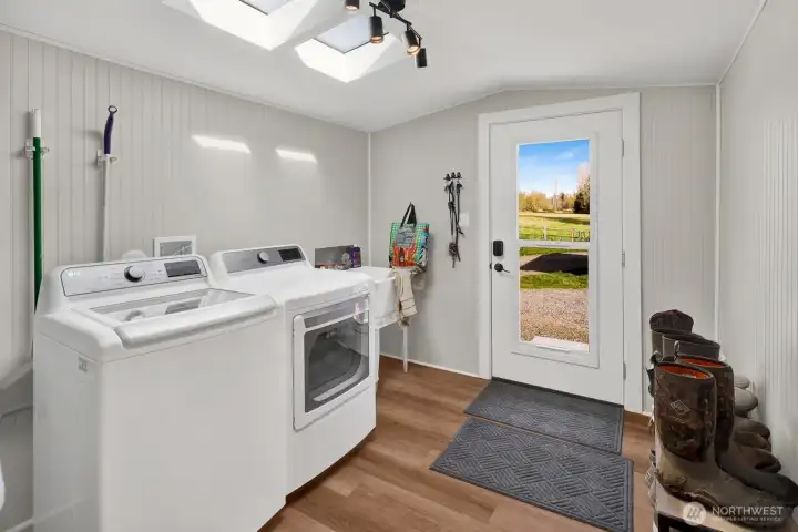 Light and bright mud room/laundry with skylights offers the perfect transition space to kick off your boots and clean up before dinner. It also provides excellent storage for all your Costco supplies and everyday essentials.