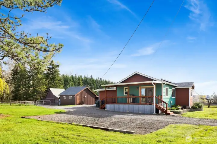 Easy access to the barn is provided via a well-maintained gravel driveway, offering convenient and practical year-round access for vehicles, equipment, and livestock needs.