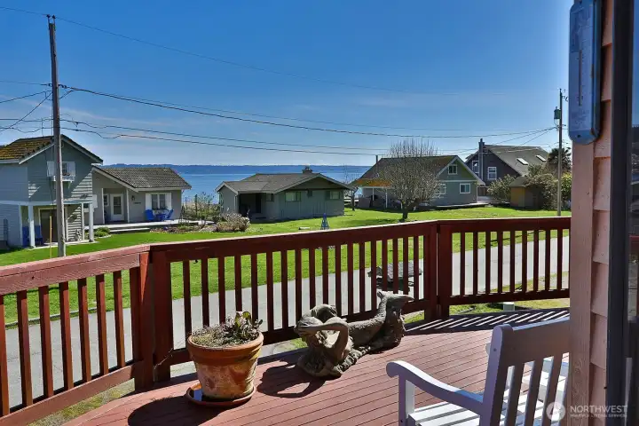 Entertaining deck.