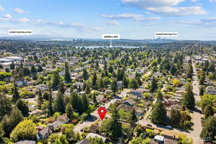 Conveniently located. Greenwood shopping and Greenlake are super close!