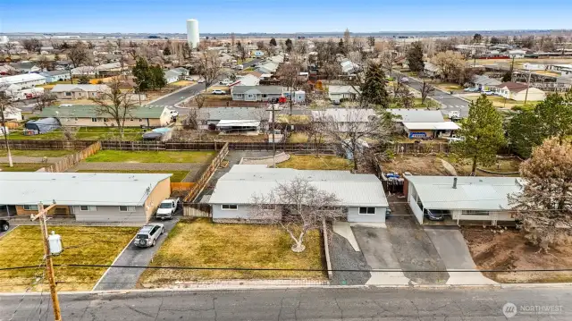 The location of this home has great neighbors in a quiet neighborhood.