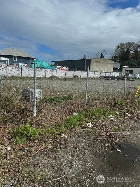 Large corner lot in highly sought after Kent area