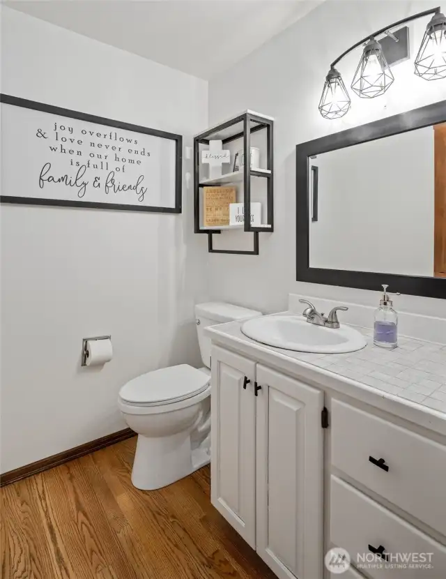 Main floor 1/2 bath